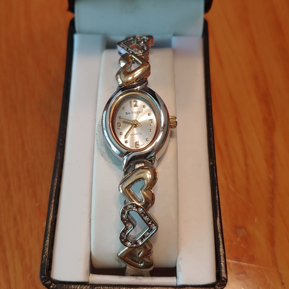 Bay Studio Accessories - 🌞 4/$20 Sale🌞NWT - Bay Studio Two-Tone Heart Watch